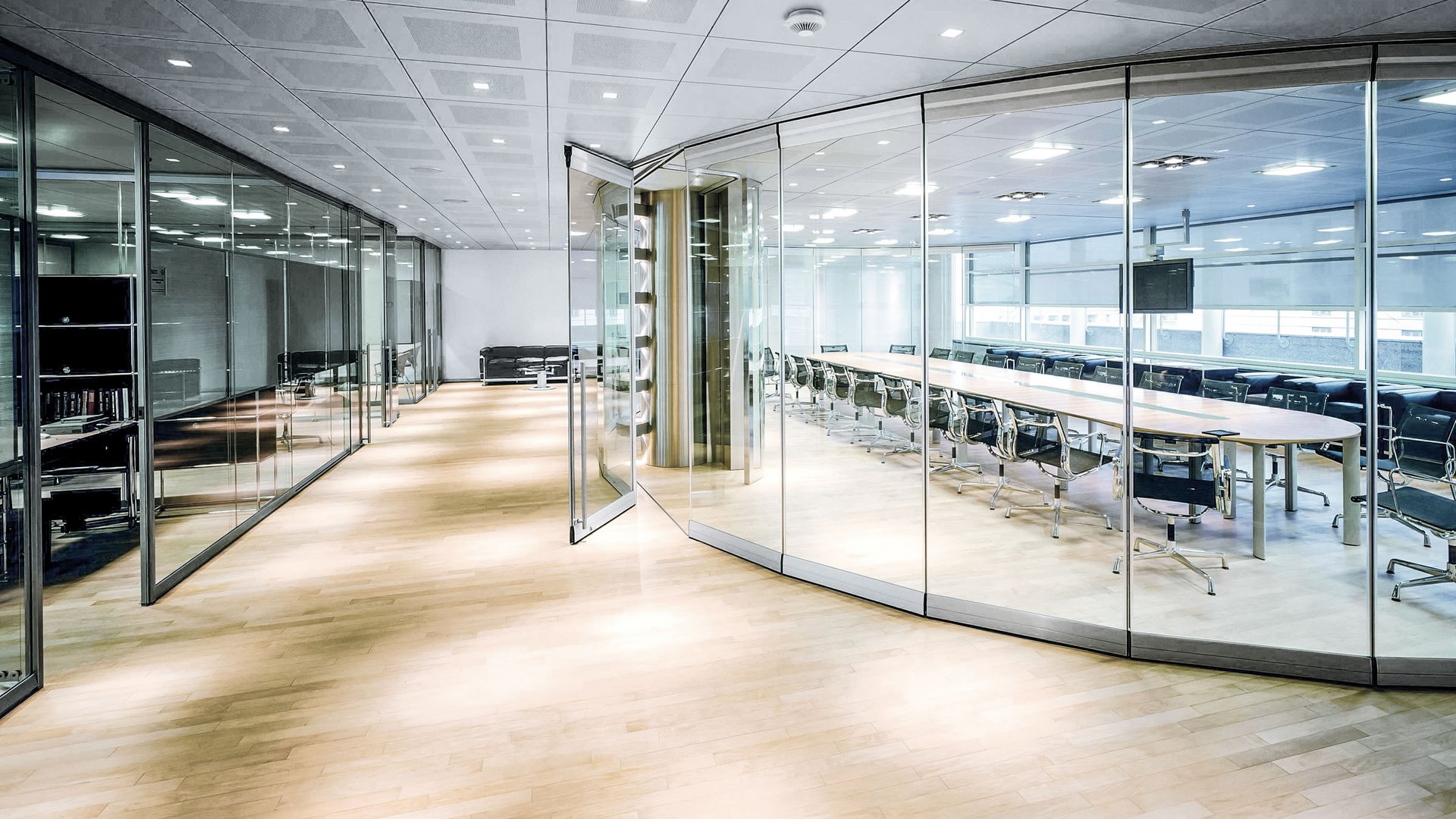 Reuters Büro in Moskau mit einer automatischen Schiebestapelwand